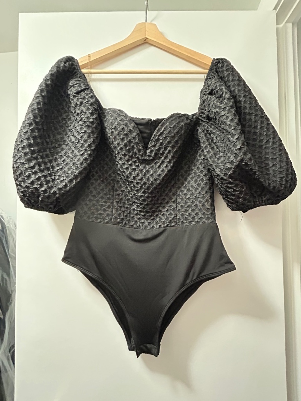 Sweetheart bodysuit puffy sleeves size 8